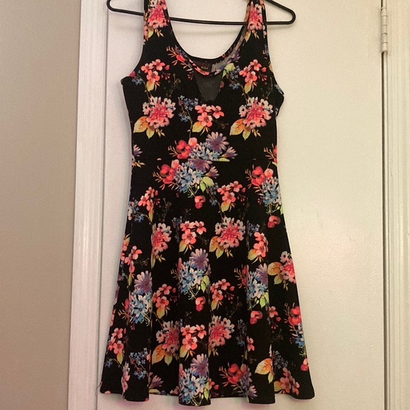 Dresses & Skirts - Flower dress